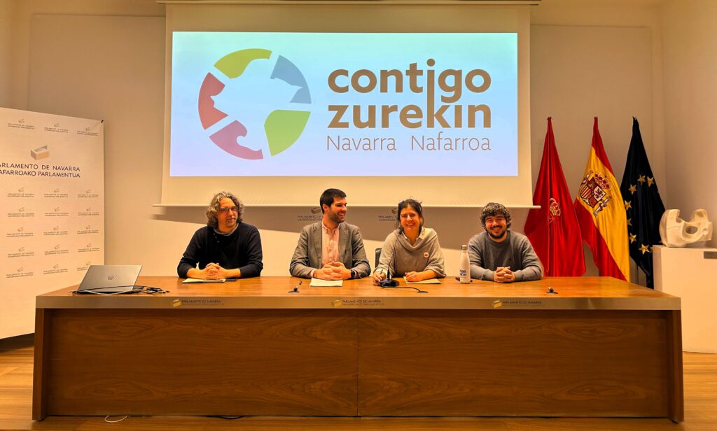Grupo parlamentario de Contigo Zurekin en rueda de prensa presentando las enmiendas a los Presupuestos de Navarra 2026